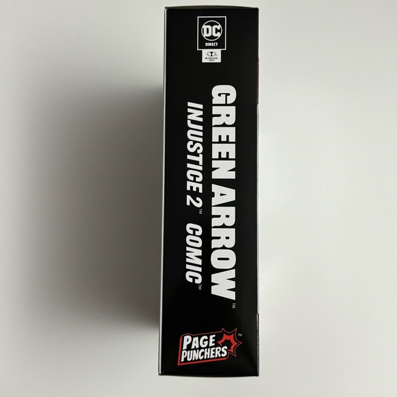 DC Direct McFarlane Page Punchers GREEN ARROW 7” with Injustice Comic Book NEW - Picture 4 of 4